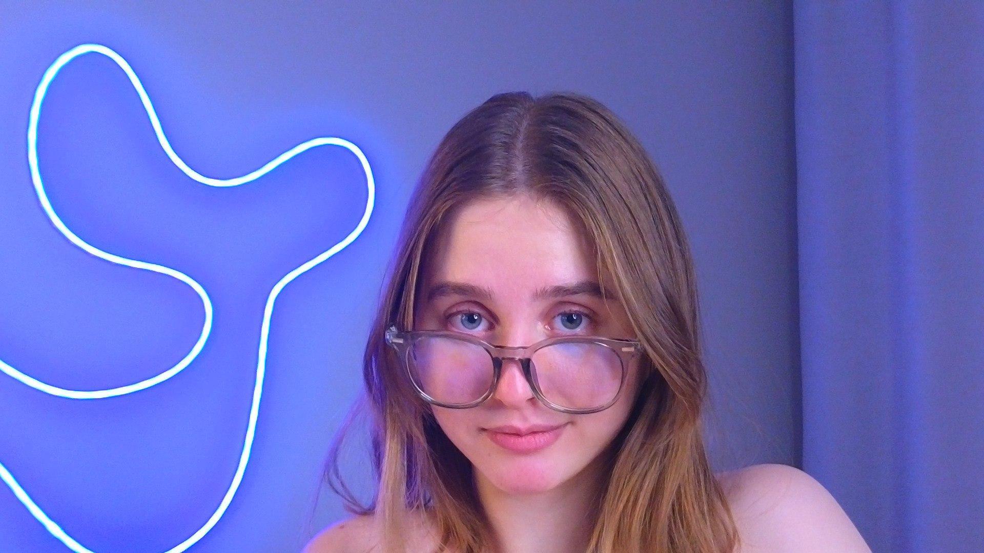 ElviaHickmott Profile Image